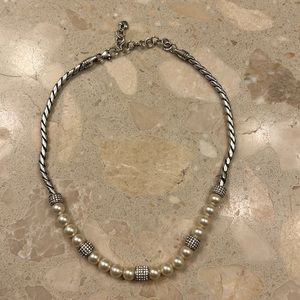 This is a beautiful pearl and silver necklace! Adjustable clasp! 16-18inch